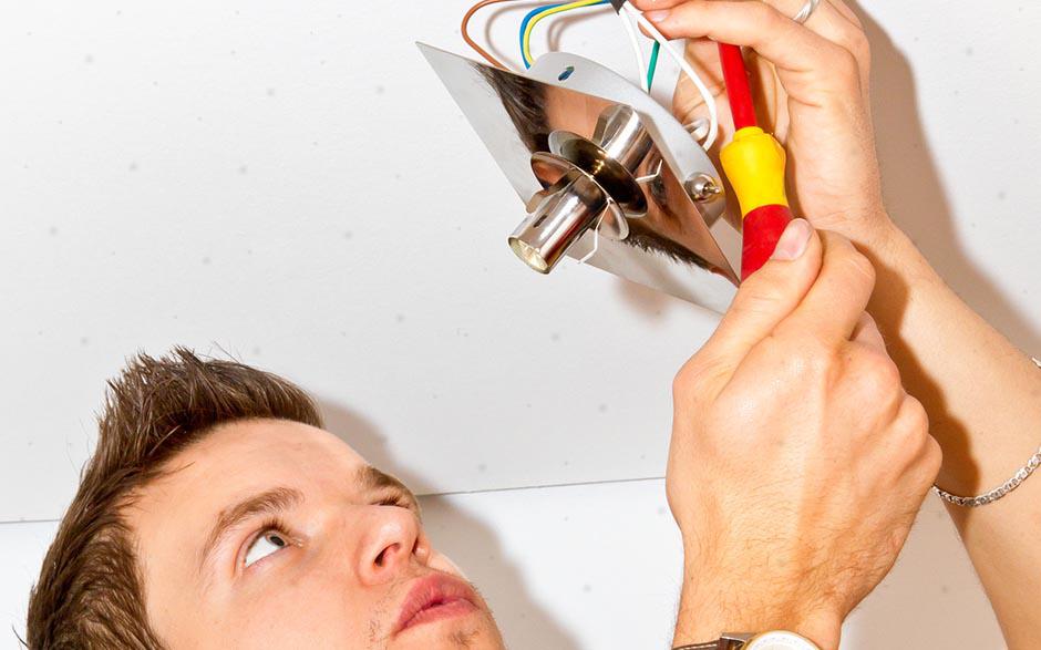 recherche travail électricien bâtiment Courbevoie